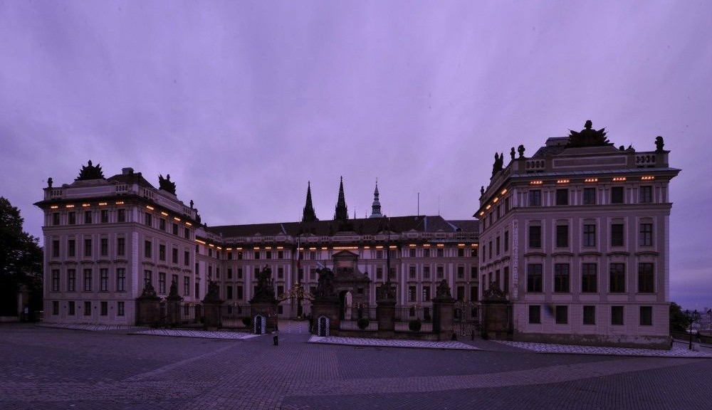 wpid-170_PragueCastlefirstcourtyard.jpg