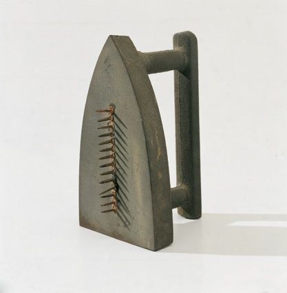 wpid-186_CadeaureplicadelloriginaleferrodastiroconchiodicollezioneprivataCourtesyFondazioneMarconiManRayTrustbySIAE.jpg