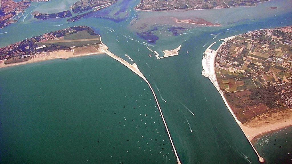wpid-23362_MOSEProjectVenicefromtheair.jpg