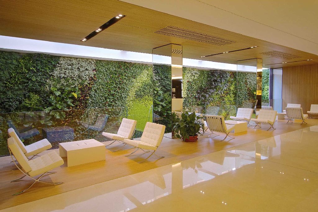 Un giardino verticale per la sede della reale mutua a torino ... Giardino verticale interno