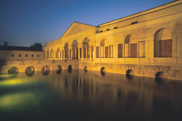 wpid-2974_palazzoteallospeccchio.jpg