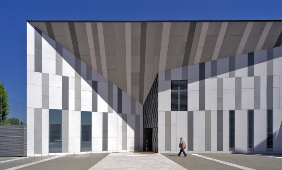 Chiesa Resurrezione di Gesù a Milano, progetto di Cino Zucchi, superficie metallica VmZinc