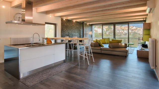 Ampliamenti edilizi: una casa in legno sulla terrazza dell'hotel ... Tasca A terrazza creativo