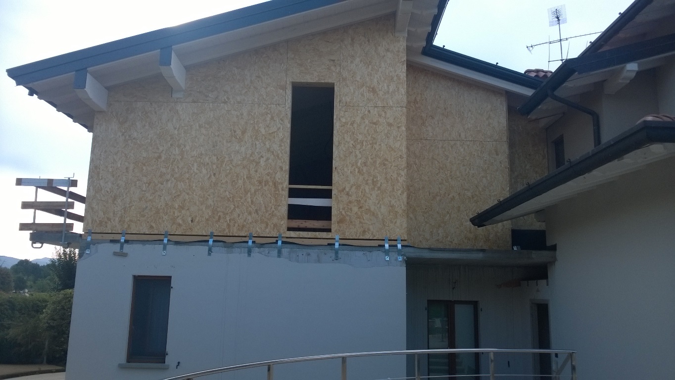 La sopraelevazione in legno di tetto e pareti per ampliare uno ...