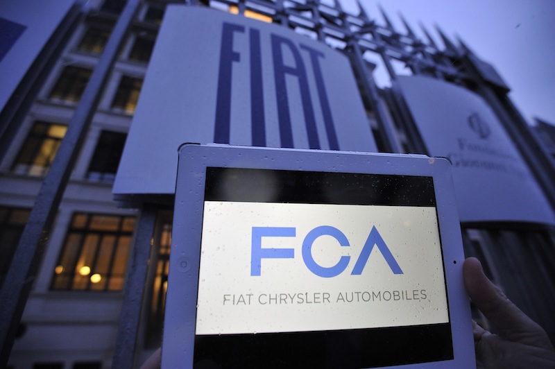Foto Marco Alpozzi - LaPresse
29 01 2014 Torino
Economia
La sede della FIAT a Torino, nel giorno della nascita di Fiat Chrysler Automobiles
Nella foto: il nuovo logo FCA (Fiat Chrysler Automobiles)
Foto Marco Alpozzi - LaPresse
29 01 2014 Turin
Economy
The headquarters of FIAT in Turin, on the day of the birth of Fiat Chrysler Automobiles
In the picture: new logo FCA (Fiat Chrysler Automobiles)