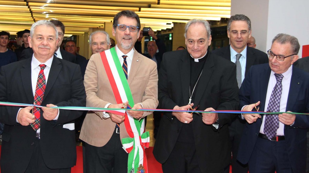 Da sinistra: Duccio Campagnoli, presidente BolognaFiere; Virginio Merola, sindaco di Bologna; Monsignor Sorondo; Giorgio Squinzi, presidente Confindustria