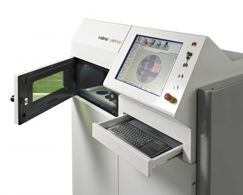 La stampante 3d Laser Metal Fusion LMF Sisma Mysint100, utilizzata per produrre gli oggetti della mostra Methesis