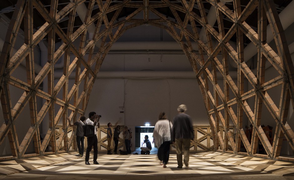 La partecipazione nazionale del Paraguay, curata da Gabinete de arquitectura, premiata con il Leone per il "Miglior partecipante"