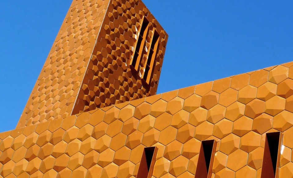 Chiesa della Misericordia di Terranuova Bracciolini (Archea Associate) - Vincitore di La Ceramica e il Progetto 2015, categoria Istituzionale - Arredourbano 2015