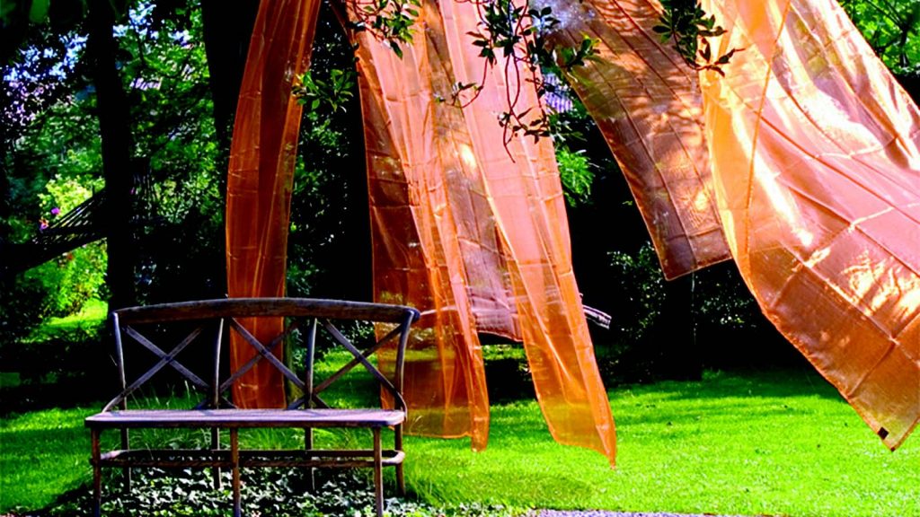 Un angolo del giardino bioenergetico di Castello Quistini, dove assaporare con calma i suoi effetti benefici