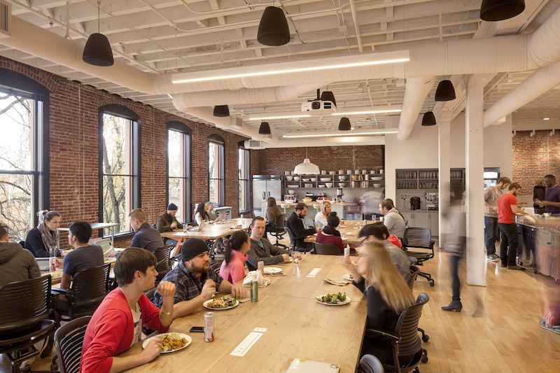 Airbnb Portland, la cucina e la caffetteria © Jeremy Bittermann