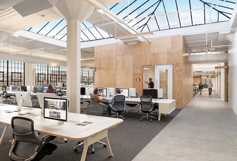 Airbnb San Francisco, ambienti di lavoro open plan © Jasper Sanidad
