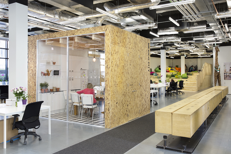 Airbnb Dublino, l’ufficio open plan © Ed Reeve
