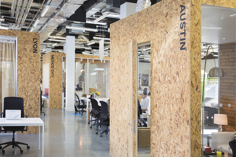 Airbnb Dublino, i box in vetro e legno OSB © Ed Reeve