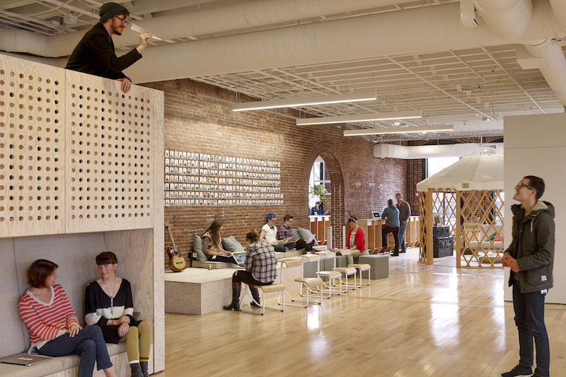 Airbnb Portland, l’ufficio open plan © Jeremy Bittermann