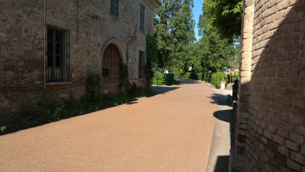 La pavimentazione di Strada de la Ca' Matta riqualificata con DrainBeton® di Betonrossi a Grazzano Visconti