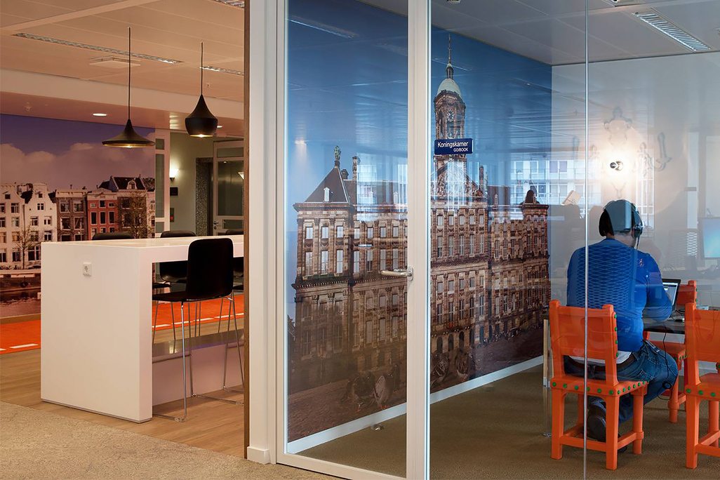 LinkedIn Amsterdam, la pista ciclabile che riveste i corridoi © Lensvelt
