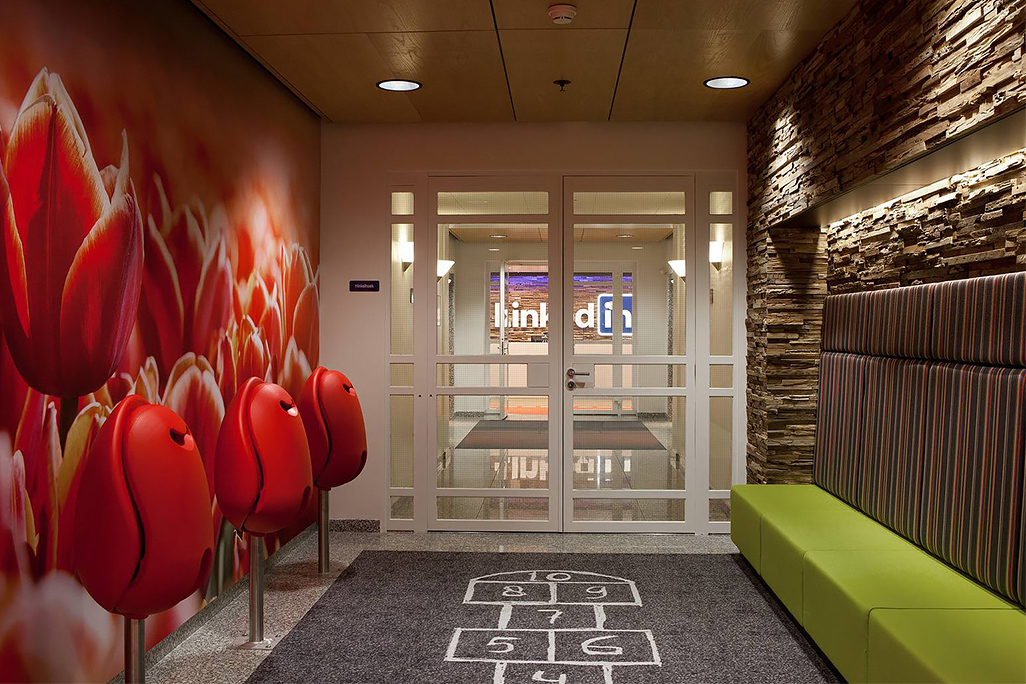 LinkedIn Amsterdam, le sedute a forma di tulipano © Lensvelt