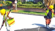 Los Angeles combatte il caldo dipingendo le sue strade di bianco Los Angeles combatte il caldo dipingendo le sue strade di bianco