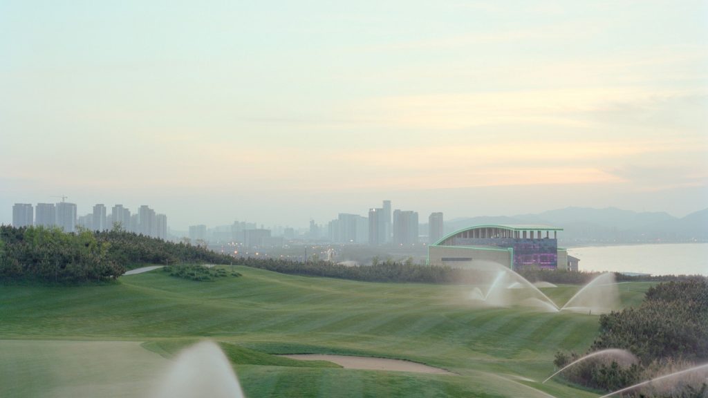 Jiehao Su: Campo da golf al tramonto