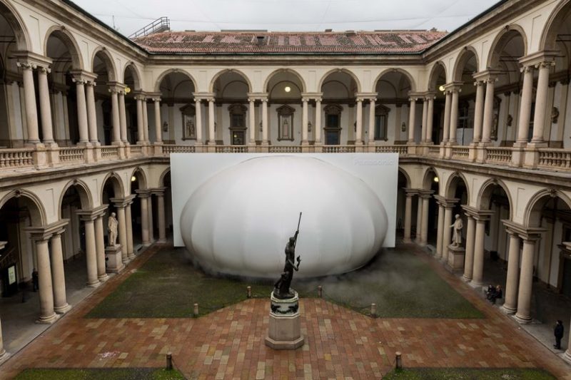 “Air Inventions”, L’installazione di Panasonic nel cortile d’Onore di Palazzo Brera in occasione del Fuorisalone 2018 © Panasonic