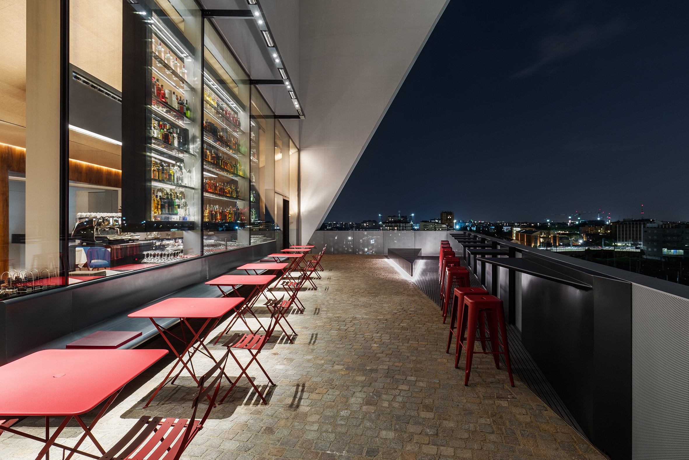 Ristorante Torre, Fondazione Prada, Milano © Delfino Sisto Legnani e Marco Cappelletti/Courtesy Fondazione Prada